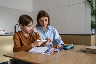 Matka (43) odmítla, aby její dítě vypracovalo úkol z matematiky. Až ho uvidíte, hned pochopíte - Techsvět